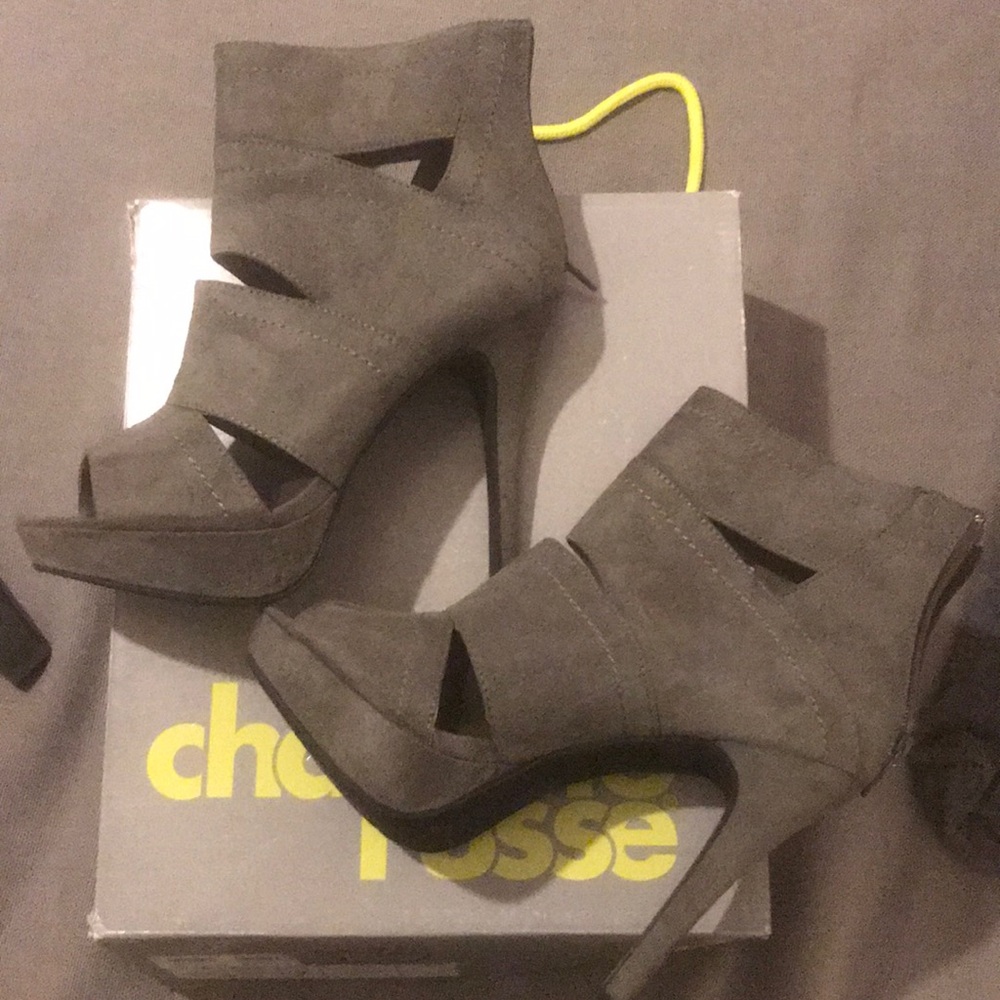Open toed heels
